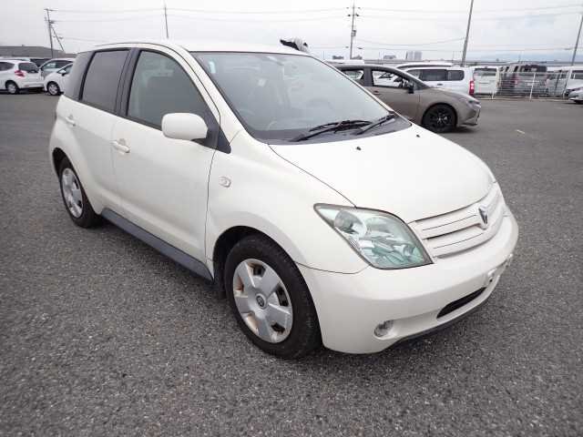 Toyota Ist 2004